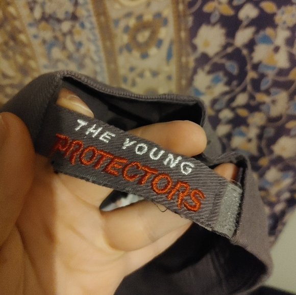Youth protectors hat (rare/odd) - Picture 2 of 2